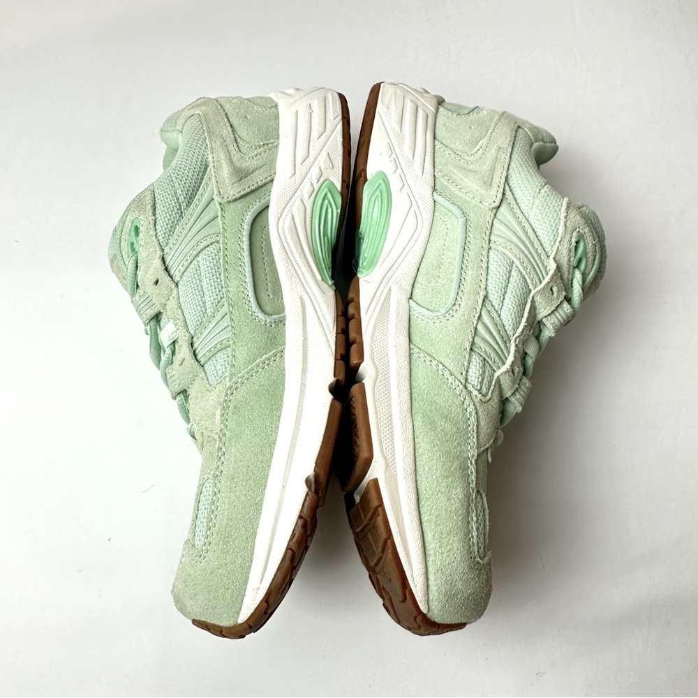 Vionic Classic Walker III Menta Green Active Motion Sneaker 10 - Picture 3 of 11